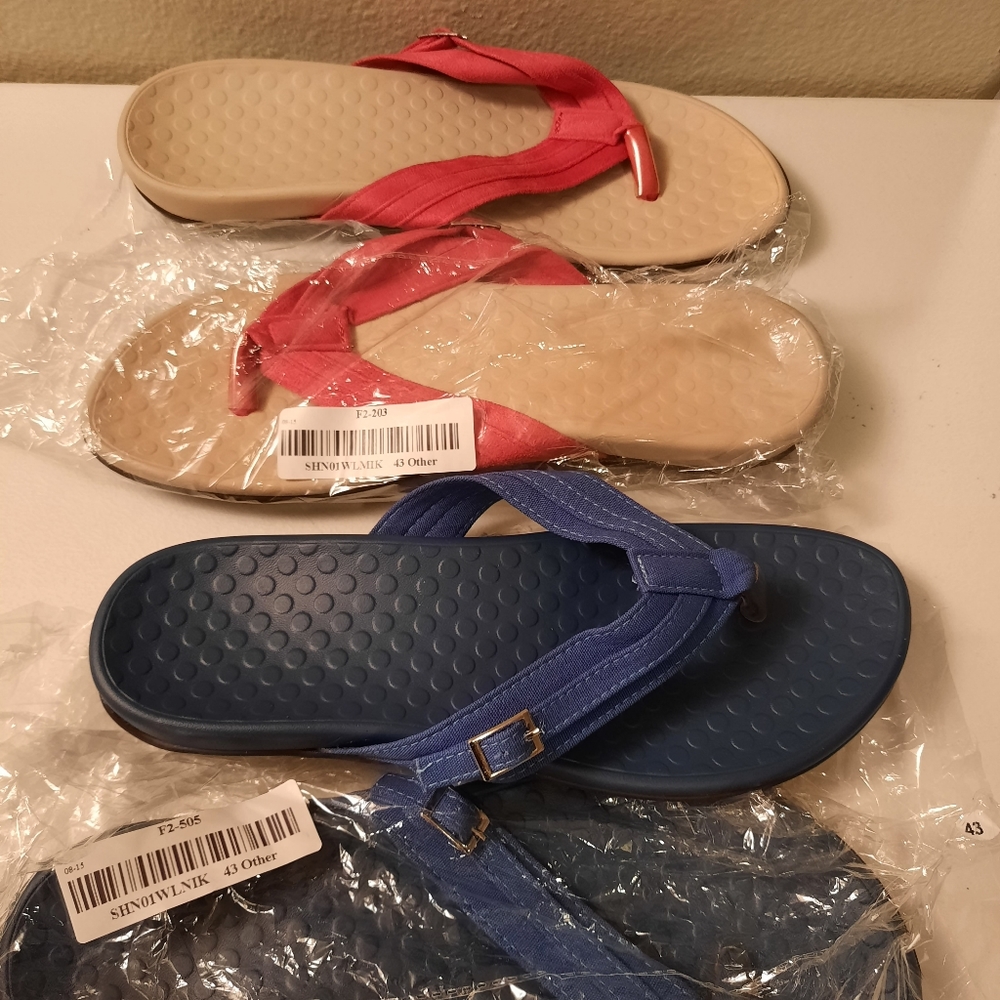 Two new pairs of sandals size 43 quality sandals